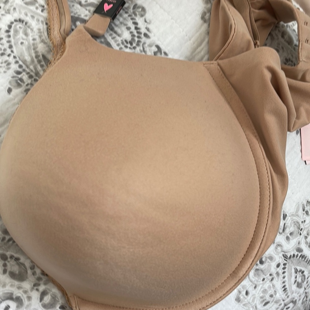 NWOT 38DD Victoria’s Secret Push-Up Bra